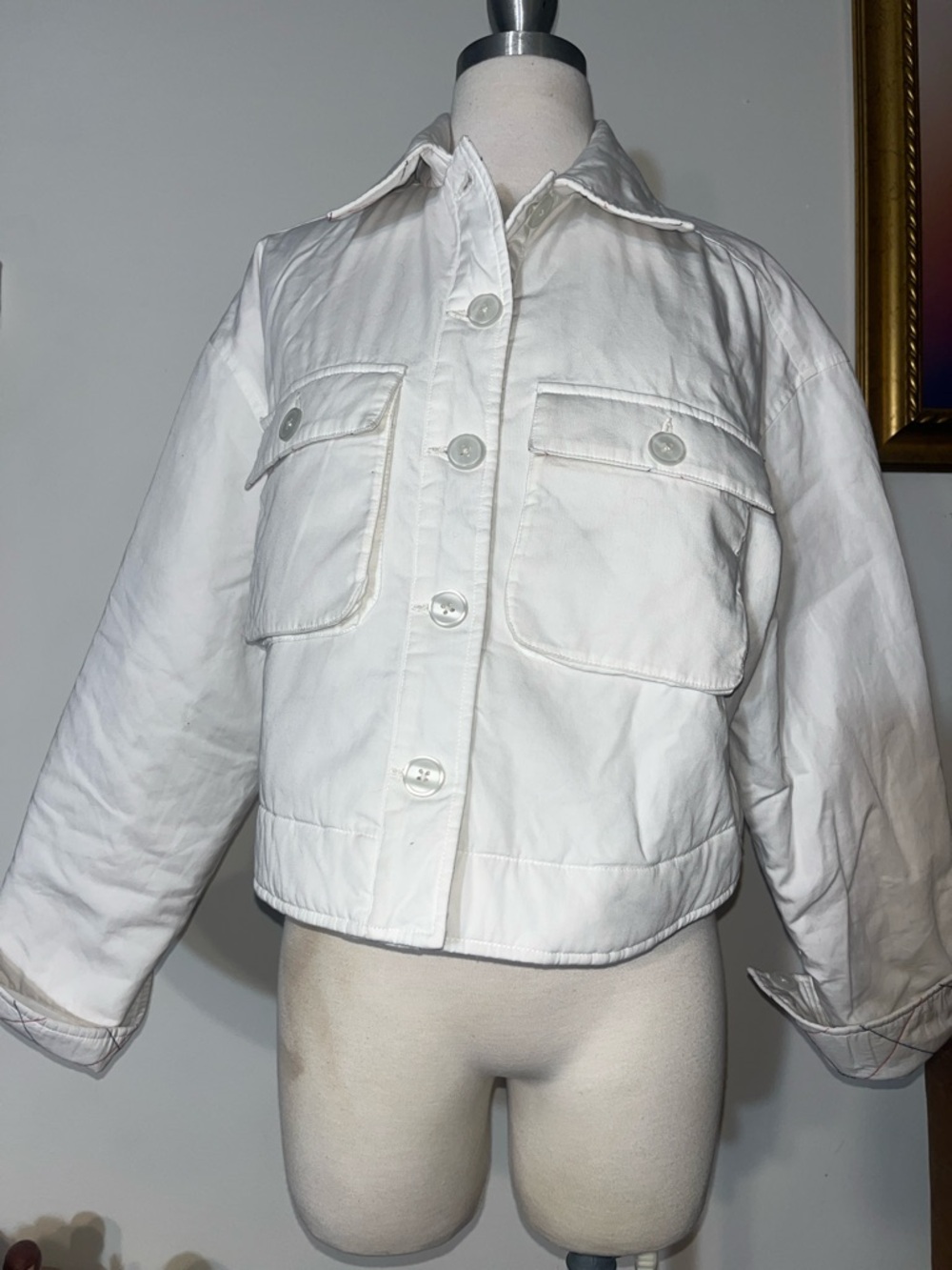 Clare V 
Cropped White Utility Jacket with Front Pockets